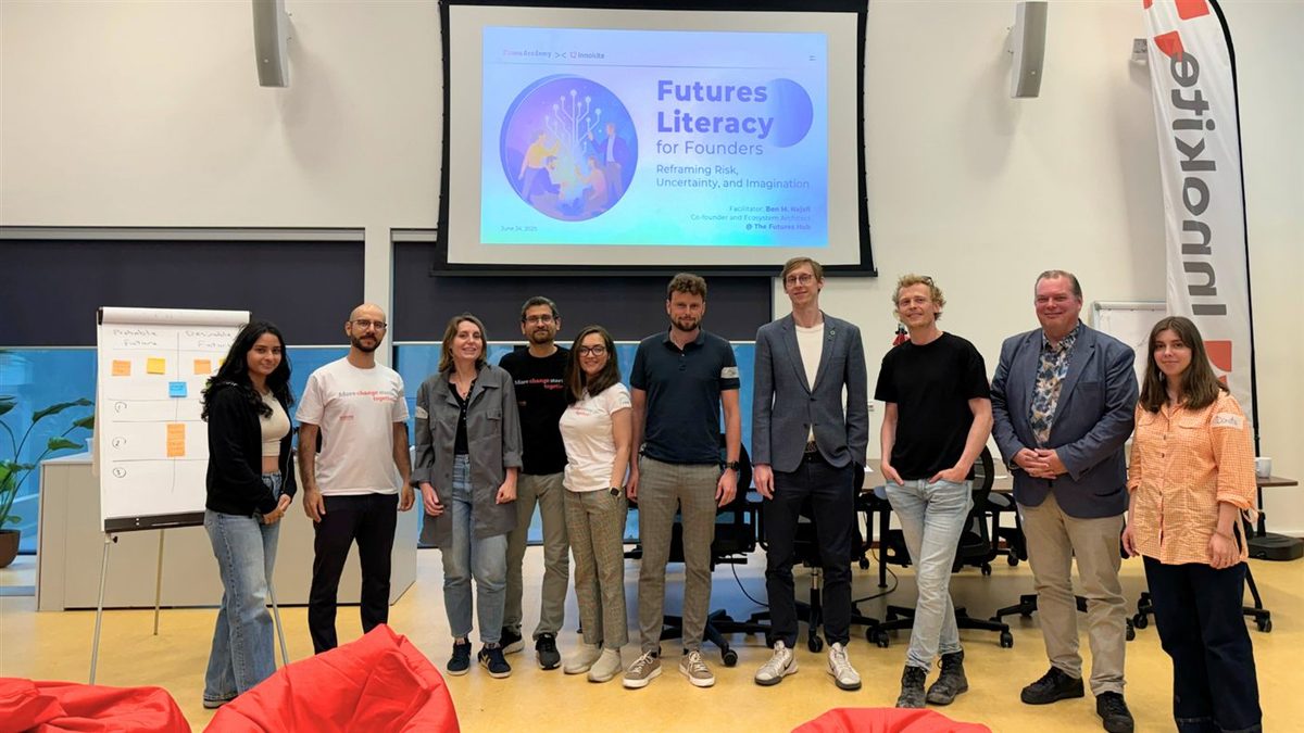 Groepsfoto na de workshop Futures Literacy for Founders bij Innokite